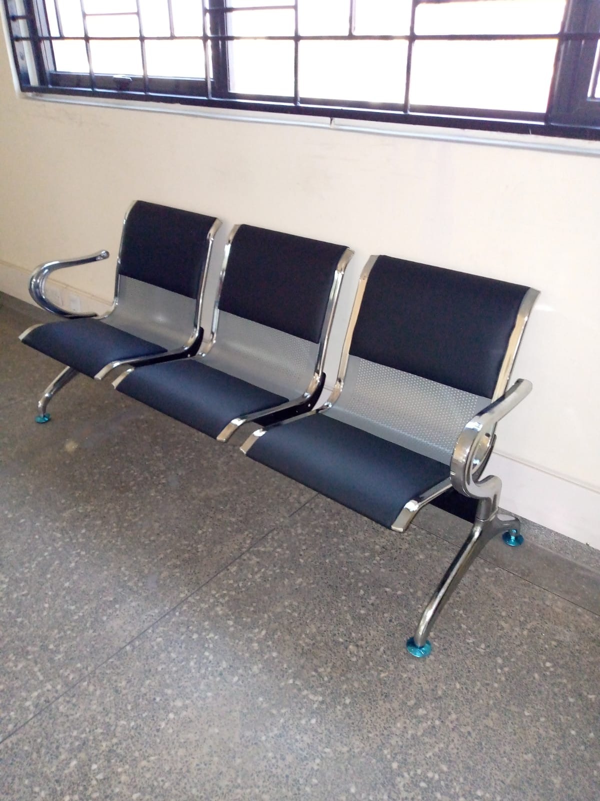 padded 3-seater linked waiting chair gallery