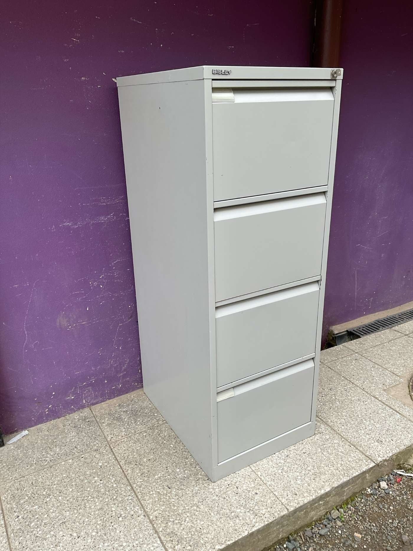 4-drawer metal vertical filing cabinet detail 3