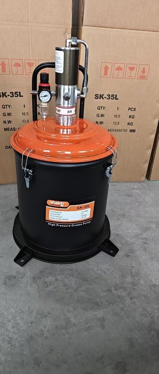 Kapusi pneumatic grease pump detail 3